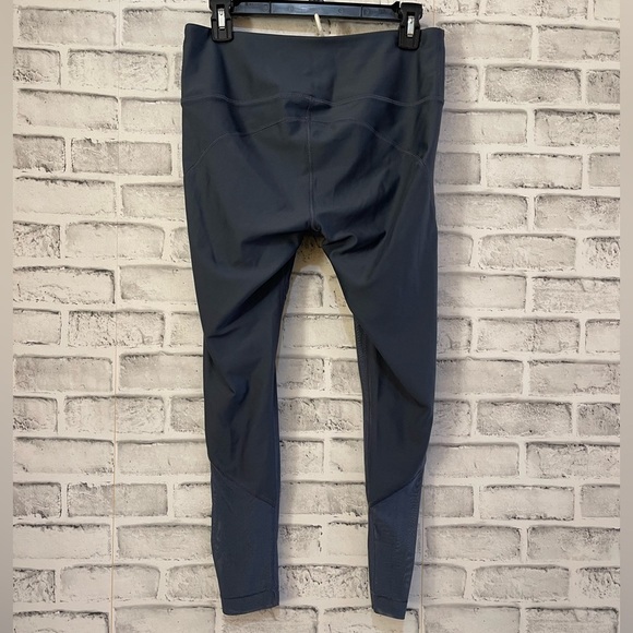 Women’s Under Armour blue with mesh legs heat gear compression leggings Large - Picture 2 of 4